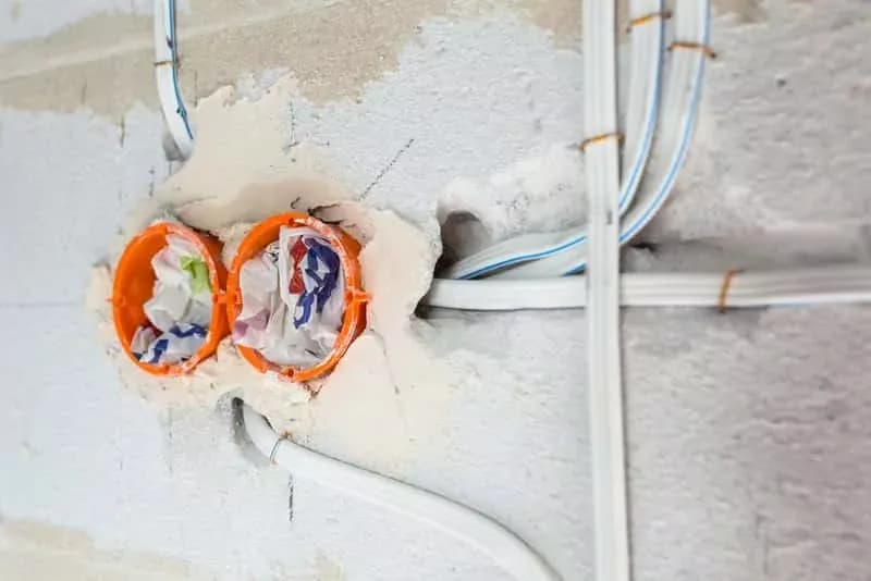 Jak kłaść kable elektryczne w domu - uniknij najczęstszych błędów