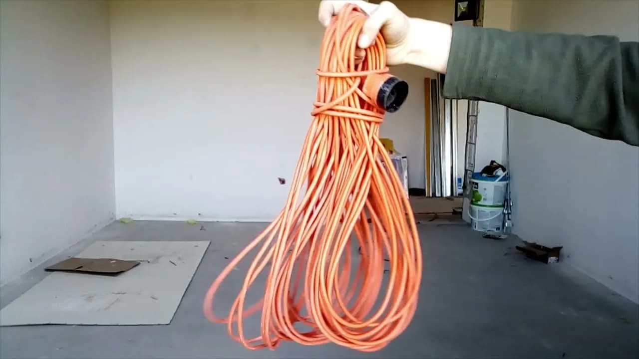 Jak zwijać kable, aby uniknąć uszkodzeń i utrzymać porządek